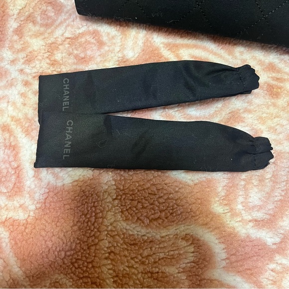 CHANEL Black EyeGlass Case - Picture 4 of 10